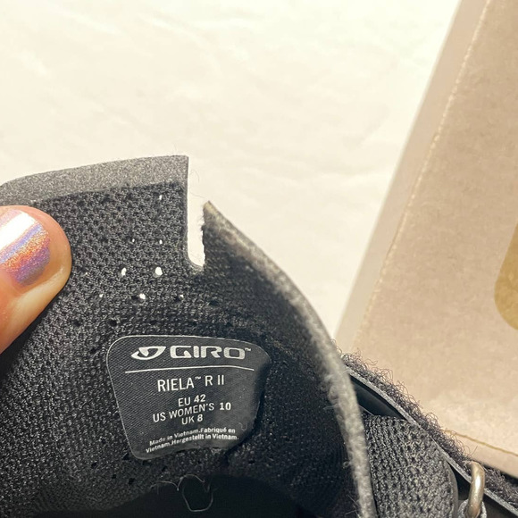 NIB Giro Riela R II Spin Outdoor Cycling Shoes Black Gray Never worn or Clipped - Picture 2 of 7